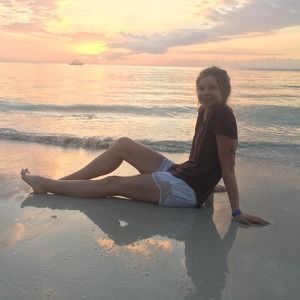 Meet your Posher, Casandra